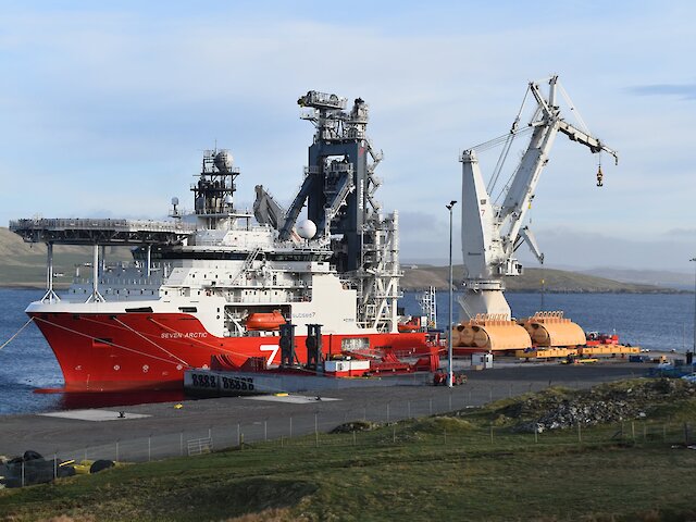 Dales Voe South in use with the Seven Arctic subsea vessel